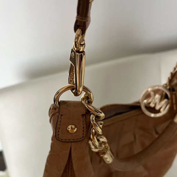 Mickael Kors crossbody tan leather and gold bag - Picture 15 of 16